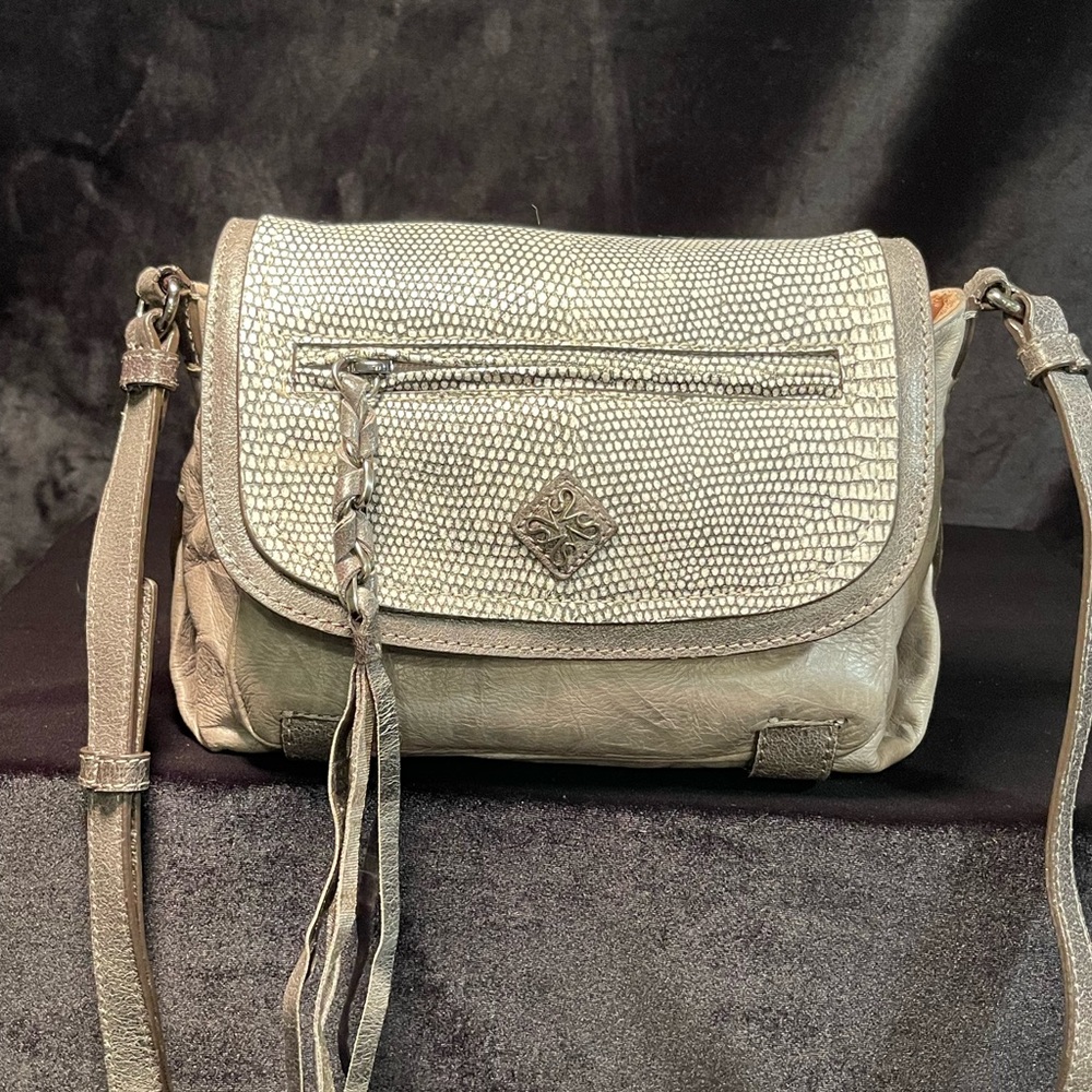 EUC!! Vera Wang shoulder bag